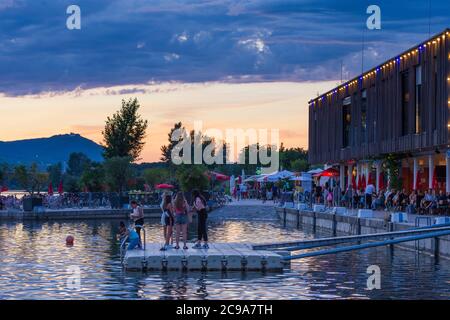 Wien, Wien: Neue Donau, CopaBeach (Copa Beach, ehemals Copa Cagrana), Restaurants am Wasser im Jahr 22. Donaustadt, Wien, Österreich Stockfoto