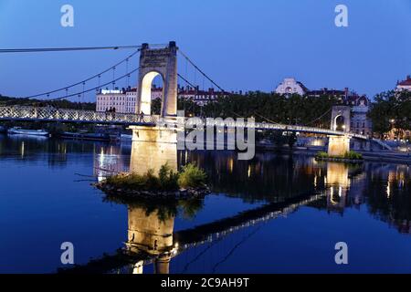 Lyon, Frankreich. September 2019. Die Collège-Brücke über die Rhône führt vom Quai Jean-Moulin zum Quai Général Sarrail in Lyon, Frankreich Stockfoto