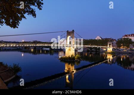 Lyon, Frankreich. September 2019. Die Collège-Brücke über die Rhône führt vom Quai Jean-Moulin zum Quai Général Sarrail in Lyon, Frankreich Stockfoto