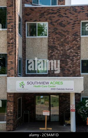 West St. Paul, Minnesota. Southview Acres Gesundheitszentrum. 161 Personen, die sich in dieser Senioreneinrichtung mit dem Coronavirus infiziert haben. 100 Einwohner und 6 Stockfoto