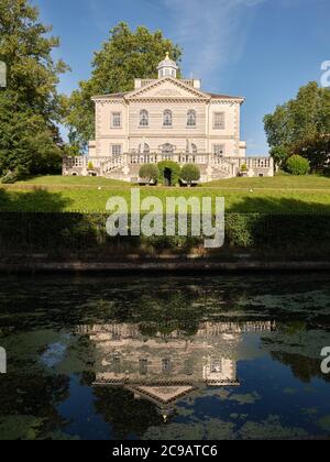 Ionische Villa der Quinlan Terry's Regent's Park Villen von der Kanalseite aus gesehen. Stockfoto