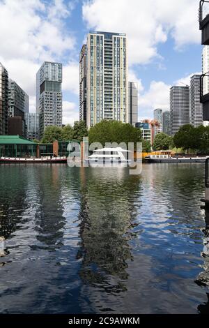 Wohnungen und Entwicklung, Millwall Inner Dock, Canary Wharf, East London Stockfoto