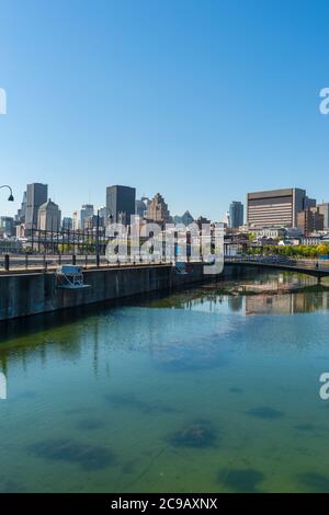 Montreal, CA - 4. Oktober 2016: Skyline von Montreal vom alten Hafen Stockfoto