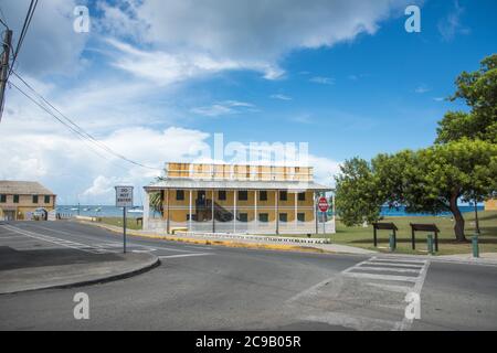 Christiansted, St. Croix, USVI-Oktober 22,2019: Crosswalk zum Dänischen Zollhaus in der Innenstadt von St. Croix in der USVI Stockfoto