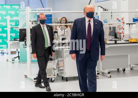 MORRISVILLE, USA - 27. Juli 2020 - US-Präsident Donald J. Trump nimmt an einer Tour Teil Montag, 27. Juli 2020, im Bioprocess Innovation Center in F Stockfoto