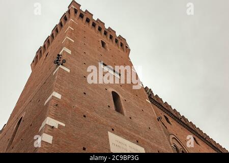 Turm des Rathauses in Ferrara in Italien 2 Stockfoto