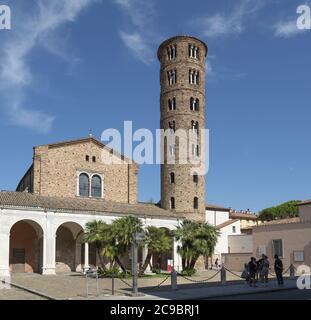 Außenansicht der Basilica di Sant'Apollinare Nuovo, Kirche von Theoderich dem Großen als seine Palast-Kapelle gebaut, von der UNESCO für seine religiösen Stockfoto