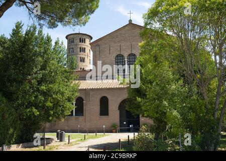 Die Außenansicht der Basilika Sant'Apollinare in Classe in Ravenna, Italien Stockfoto