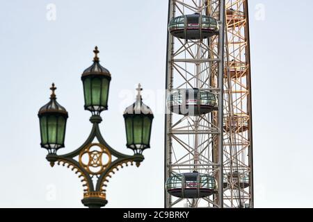 Ein Blick auf das London Eye, das am 1. August wieder für die Öffentlichkeit zugänglich sein wird. Stockfoto