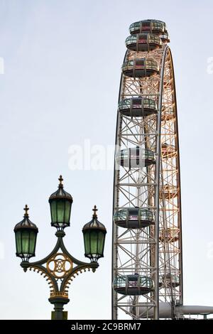 Ein Blick auf das London Eye, das am 1. August wieder für die Öffentlichkeit zugänglich sein wird. Stockfoto