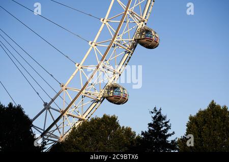 Ein Blick auf das London Eye, das am 1. August wieder für die Öffentlichkeit zugänglich sein wird. Stockfoto