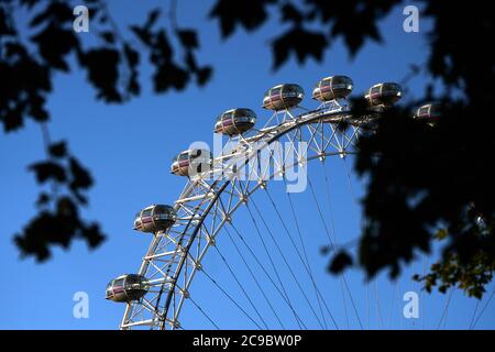 Ein Blick auf das London Eye, das am 1. August wieder für die Öffentlichkeit zugänglich sein wird. Stockfoto