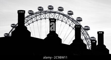 Ein Blick auf das London Eye, das am 1. August wieder für die Öffentlichkeit zugänglich sein wird. Stockfoto