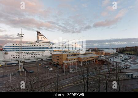 Cruiseferry Symphony der Tallink Silja Line vor dem Olimpia Terminal. Helsinki, Finnland Stockfoto