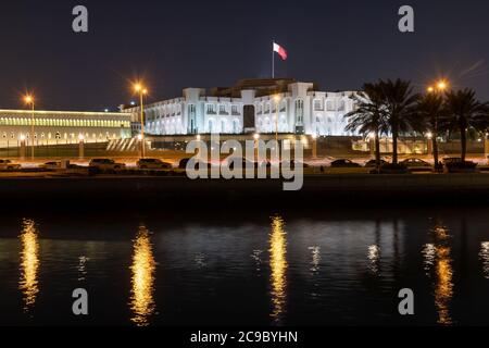 Doha, Katar - Nov 23. 2019. Stadtbild mit beratender Versammlung von Katar und Al Corniche Straße Stockfoto