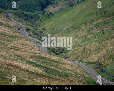 In der Nähe der Spitze der Crow Road in den Camspie Fells in Schottland. Apopuläre Route für Fahrräder und Motorräder Stockfoto