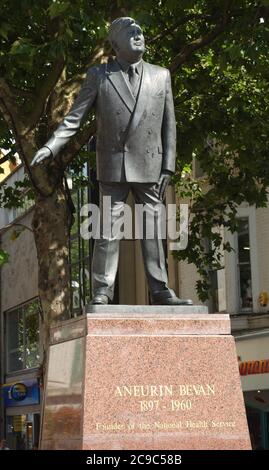 Die Aneurin Bevan Statue, Queen Street. Cardiff, South Wales, Großbritannien, erinnert an den Gründer des NHS. 10/04 Stockfoto