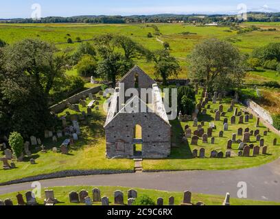 Luftaufnahme von Whithorn Priory Ruin, Whithorn, Wigtownshire, Dumfries und Galloway, Schottland. Stockfoto