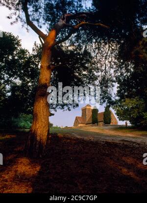 Sehen Sie ESE des Pilgrims' Way vorbei an St Martha's on the Hill, Chilworth, Surrey, England, Großbritannien: Eine C12. Normannische Kirche, die 1848-50 von Henry Woodyer umgebaut wurde. Stockfoto