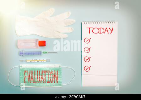 Textauswertung für das Schreiben von Wörtern. Geschäftsfoto, das die Urteilsverkündung über die Menge oder den Wert von etwas medizinischen Geräten ohne zeigt Stockfoto