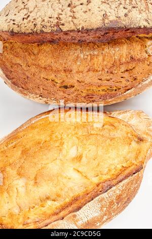 Zwei Laibe frisches Brot. Stockfoto