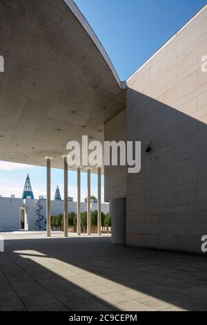 Bonn, Museumsmeile, Kunstmuseum Bonn, 1992 von Axel Schultes erbaut, Blick auf die Bundeskunsthalle 1989-1992 von Gustav Peichl Stockfoto