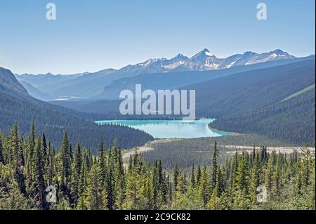 Luftaufnahme des Emerald Lake vom Burgess Pass im Yoho National Park, British Columbia, Kanada Stockfoto