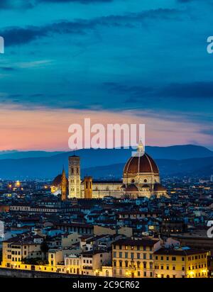 Panorama Sonnenuntergang über Kathedrale von Santa Maria del Fiore in Florenz, Italien Stockfoto