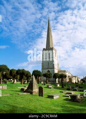 St Mary the Virgin's Church, Painswick, Gloucestershire, C15. Pfarrkirche mit einzigartiger Sammlung von Kirchhof-Denkmälern und Gedenkstätten. Stockfoto