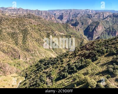 Divisadero, Copper Canyon, Chihuahua, Mexiko. Landschaftlich reizvoller Blick von der Gondel.