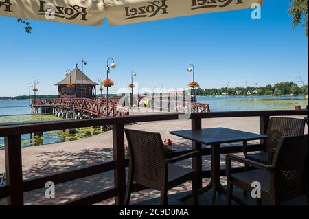 Pier am See Drwęca in Ostróda, Woiwodschaft Warm-Masuren, Polen Stockfoto