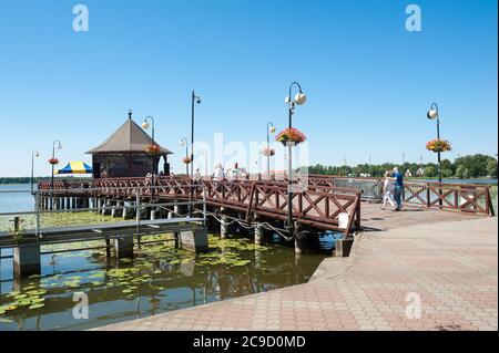 Pier am See Drwęca in Ostróda, Woiwodschaft Warm-Masuren, Polen Stockfoto