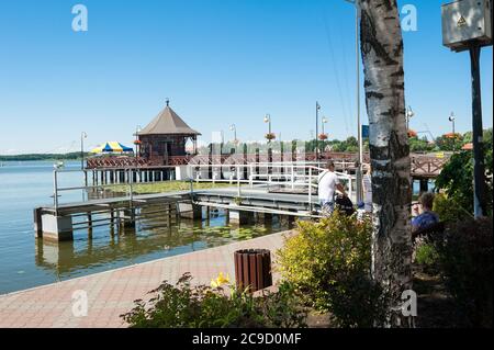 Pier am See Drwęca in Ostróda, Woiwodschaft Warm-Masuren, Polen Stockfoto