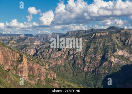 Batopilas Canyon Scenic View, Chihuahua State, Mexiko. Teil des Copper Canyon Komplexes. Stockfoto