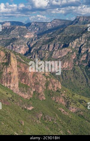 Batopilas Canyon Scenic View, Chihuahua State, Mexiko. Teil des Copper Canyon Komplexes. Stockfoto