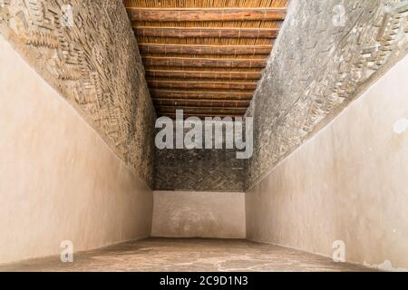 Steinfriese in einem Raum im Palast, Gebäude 7, in den Ruinen der Zapotec-Stadt Mitla in Oaxaca, Mexiko. Ein UNESCO-Weltkulturerbe Stockfoto