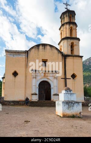 Mision Satevo, in der Nähe von Batopilas, Copper Canyon, Chihuahua, Mexiko. Erbaut von Jesuiten, 1760-64. Stockfoto