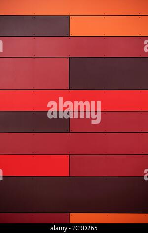 Abstraktes Detail einer farbenfrohen Gebäudefassade Stockfoto