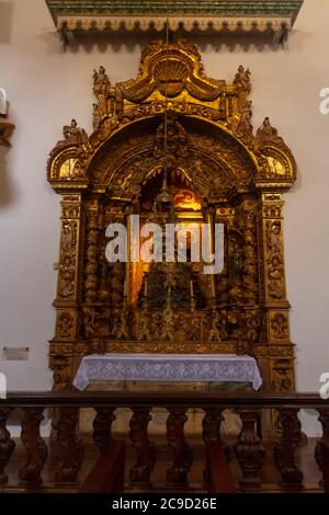 Innenraum der alten Mutterkirche in Tiradentes Stockfoto