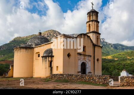 Mision Satevo, in der Nähe von Batopilas, Copper Canyon, Chihuahua, Mexiko. Erbaut von Jesuiten, 1760-64. Stockfoto