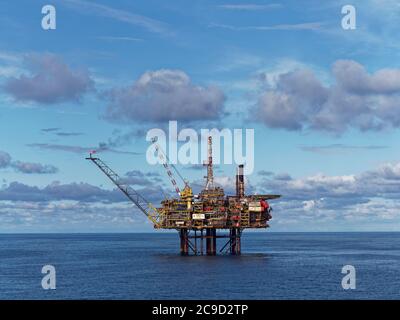 The Gannet EINE Installation, die Shell UK an einem ruhigen, warmen Sommer-Tag in der britischen Nordsee besitzt und betreibt. Stockfoto