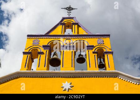 Batopilas, Chihuahua, Mexiko. Glocken der Batopilas Kirche, Parroquia de Nuestra Senora del Carmen. Stockfoto