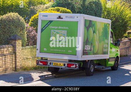 Asda van, Asda Lieferwagen, hielt auf der Straße, um Lebensmittel nach Hause in Bournemouth, Dorset UK im Juli liefern - Asda LKW, Asda LKW auf der Straße Stockfoto