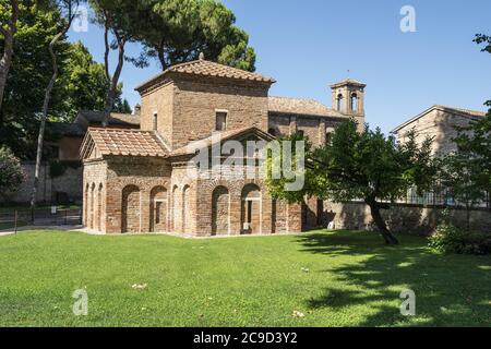 Ravenna, Italien. Juli 28, 2020. Außenansicht des Mausoleums der Galla Placidia Stockfoto