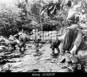 Die blutige und lange Schlacht von OKINAWA in Japan im Jahr 1945. Die Schlacht war eine der blutigsten im PazifikDie blutige und lange Schlacht von OKINAWA in Japan im Jahr 1945. Die Schlacht war eine der blutigsten im Pazifik Stockfoto