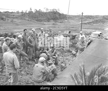 Die blutige und lange Schlacht von OKINAWA in Japan im Jahr 1945. Die Schlacht war eine der blutigsten im PazifikDie blutige und lange Schlacht von OKINAWA in Japan im Jahr 1945. Die Schlacht war eine der blutigsten im Pazifik Stockfoto