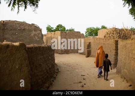 Dorfszene in der Region Tahoua, Niger. Alliance 12/12 Projekt - Niger, Westafrika. September 18, 2018. Foto von Jake Lyell für Lutheran World Relief. Stockfoto