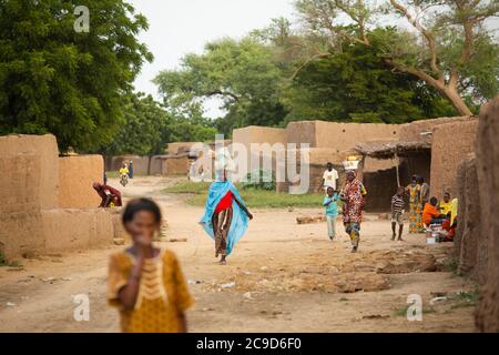 Dorfszene in der Region Tahoua, Niger. Alliance 12/12 Projekt - Niger, Westafrika. September 18, 2018. Foto von Jake Lyell für Lutheran World Relief. Stockfoto