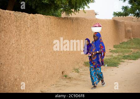 Dorfszene in der Region Tahoua, Niger. Alliance 12/12 Projekt - Niger, Westafrika. September 18, 2018. Foto von Jake Lyell für Lutheran World Relief. Stockfoto