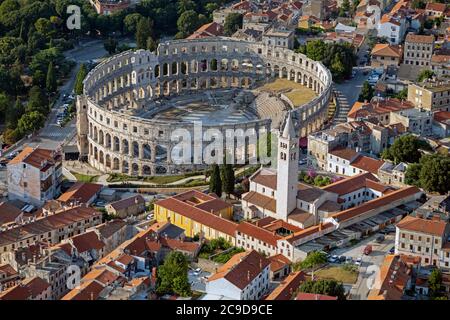 Luftaufnahme, Pula mit römischem Amphitheater, Istrien, Kroatien Stockfoto
